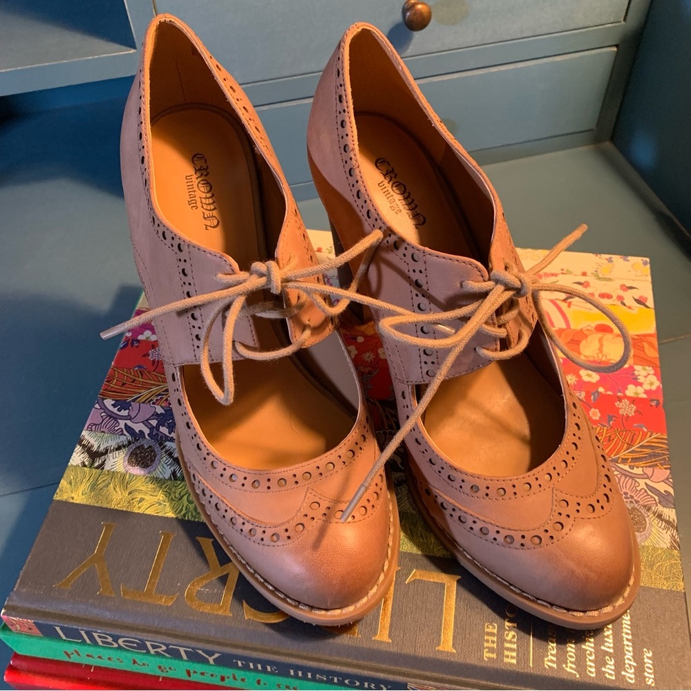 Women’s Crown Vintage Oxford Heels